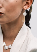 Load image into Gallery viewer, DISTANT HANDS Four-way Spreading Filigree Earrings