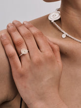 Load image into Gallery viewer, DISTANT HANDS Mini Horsehair Flower Ring
