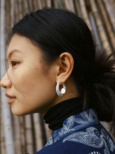 Load image into Gallery viewer, MOTHER SHELL silver earrings