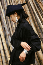 Load image into Gallery viewer, MOTHER SHELL Miao Floating Skirt Ring