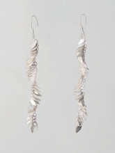 Load image into Gallery viewer, 簇簇Scale Pattern Earrings