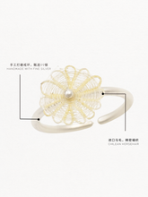 Load image into Gallery viewer, DISTANT HANDS Mini Horsehair Flower Ring