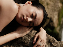 Load image into Gallery viewer, 炽火 Flamme Dansante Filigree Earrings With Fresh Water Pearl