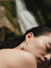 Load image into Gallery viewer, 炽火 Flamme Dansante Filigree Earrings With Fresh Water Pearl