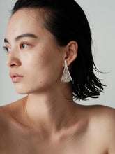 Load image into Gallery viewer, 炽火 Flamme Dansante Filigree Earrings With Fresh Water Pearl
