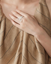 Load image into Gallery viewer, 炽火 Flamme Dansante Filigree Ring With Fresh Water Pearl