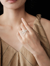 Load image into Gallery viewer, 炽火 Flamme Dansante Filigree Ring With Fresh Water Pearl