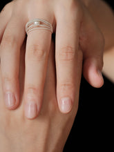 Load image into Gallery viewer, ⼤地LE CONTINENT TWIST SILVER RING WITH FRESH WATER PEARL