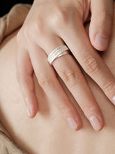 Load image into Gallery viewer, 炽火 Flamme Dansante Filigree Cross Ring