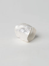 Load image into Gallery viewer, 衡HENG- Gender neutral curved ring