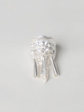 Load image into Gallery viewer, ē©SUI - Flower shaped silver ring with hangings and embossed pattern