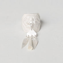 Load image into Gallery viewer, 穗SUI- Handmade silver ring with leaf-shaped hangings and embossed flower pattern