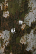 Load image into Gallery viewer, MOTHER SHELL Miao Floating Skirt Ring