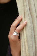 Load image into Gallery viewer, MOTHER SHELL Miao Floating Skirt Ring
