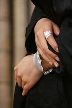 Load image into Gallery viewer, MOTHER SHELL Miao Floating Skirt Ring