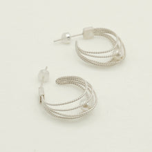 Load image into Gallery viewer, ⼤地LE CONTINENT TWIST SILVER EARRINGS WITH FRESH WATER PEARLS