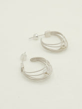 Load image into Gallery viewer, ⼤地LE CONTINENT TWIST SILVER EARRINGS WITH FRESH WATER PEARLS