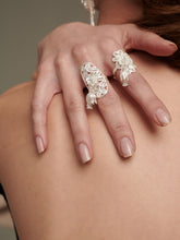 Load image into Gallery viewer, 穗SUI- Knitting silver rings with fish and bloom shaped hangings