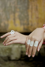 Load image into Gallery viewer, 衡HENG- WUQIONG infinity hammer ring