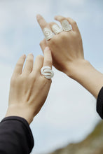 Load image into Gallery viewer, 衡HENG- WUQIONG infinity hammer ring