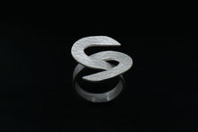 Load image into Gallery viewer, 衡HENG- WUQIONG infinity hammer ring