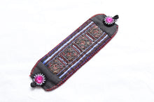 Load image into Gallery viewer, 绣XIU- Folded Silk Appliqué & Knots Bracelet
