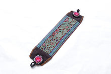 Load image into Gallery viewer, 绣XIU- Folded Silk Appliqué & Knots Bracelet