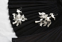 Load image into Gallery viewer, 湛ZHAN(exceptional collection)- sparkling silver earrings with pyramid decoration