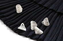 Load image into Gallery viewer, 铜鼓TONGU-Bronze drum and flower pattern silver rings with filigree technique