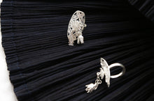 Load image into Gallery viewer, 穗SUI- Knitting silver rings with fish and bloom shaped hangings