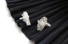 Load image into Gallery viewer, 穗SUI-Flower shaped silver rings with fish and bloom hangings