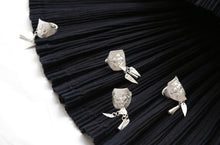 Load image into Gallery viewer, 穗SUI- Handmade silver ring with leaf-shaped hangings and embossed flower pattern