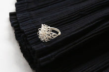 Load image into Gallery viewer, 叠DIE - Knitting silver rings with multiple layers of petals