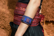 Load image into Gallery viewer, 绣XIU- Folded Silk Appliqué & Knots Bracelet