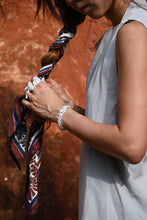 Load image into Gallery viewer, 穗SUI- Handmade silver ring with bell-shaped hangings and embossed bee pattern