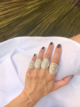 Load image into Gallery viewer, 铜鼓TONGU-Bronze drum and flower pattern silver rings with filigree technique