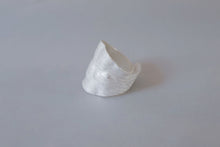 Load image into Gallery viewer, 衡HENG- Gender neutral curved ring