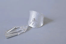 Load image into Gallery viewer, 穗SUI- Handmade silver ring with hangings and hammer pattern