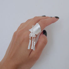 Load image into Gallery viewer, 穗SUI- Handmade silver ring with hangings and hammer pattern