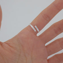 Load image into Gallery viewer, 衡HENG- Gender neutral minimal hammer pattern ring