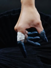 Load image into Gallery viewer, 衡HENG- Gender neutral curved ring