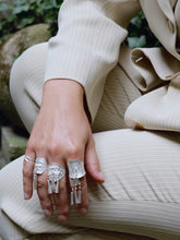 Load image into Gallery viewer, 衡HENG- Gender neutral minimal hammer pattern ring