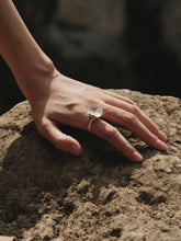 Load image into Gallery viewer, Special Piece To Nadette / Flame Ring with Fresh Water Pearl
