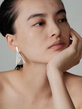 Load image into Gallery viewer, 炽火 Flamme Dansante Filigree Earrings With Fresh Water Pearl
