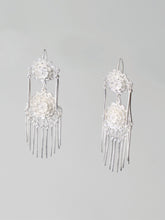 Load image into Gallery viewer, 叠DIE - silver earrings with knitting flower and hanging strings
