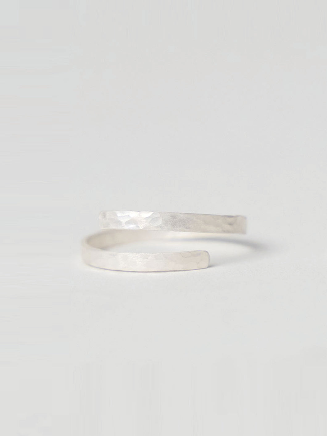 衡HENG- Gender neutral minimal hammer pattern ring