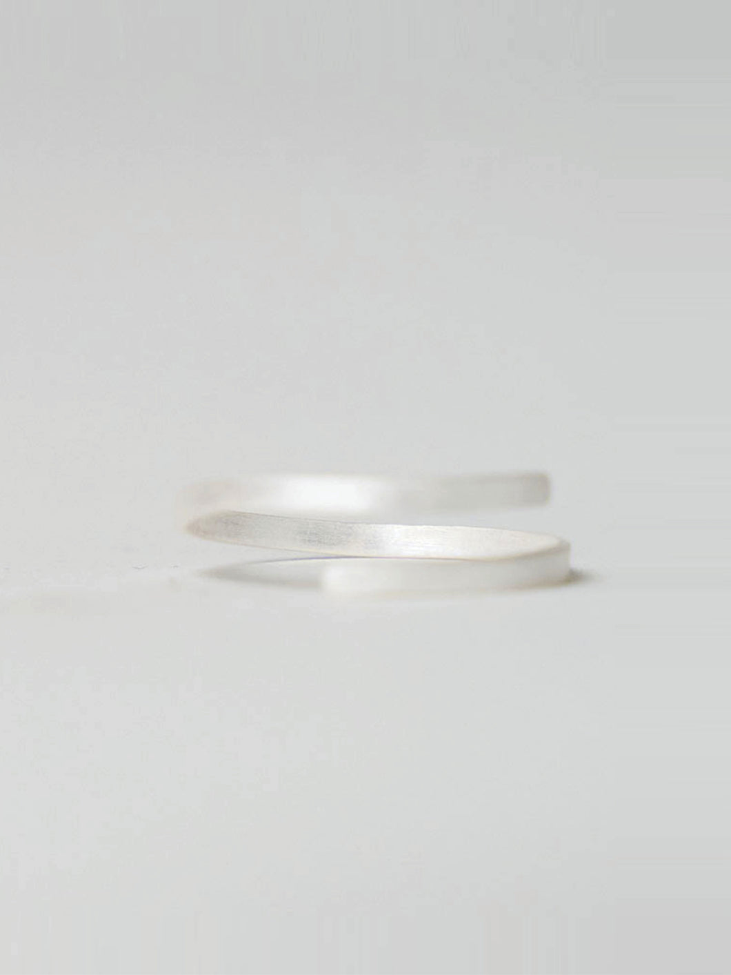 衡HENG- Gender neutral minimal smooth ring