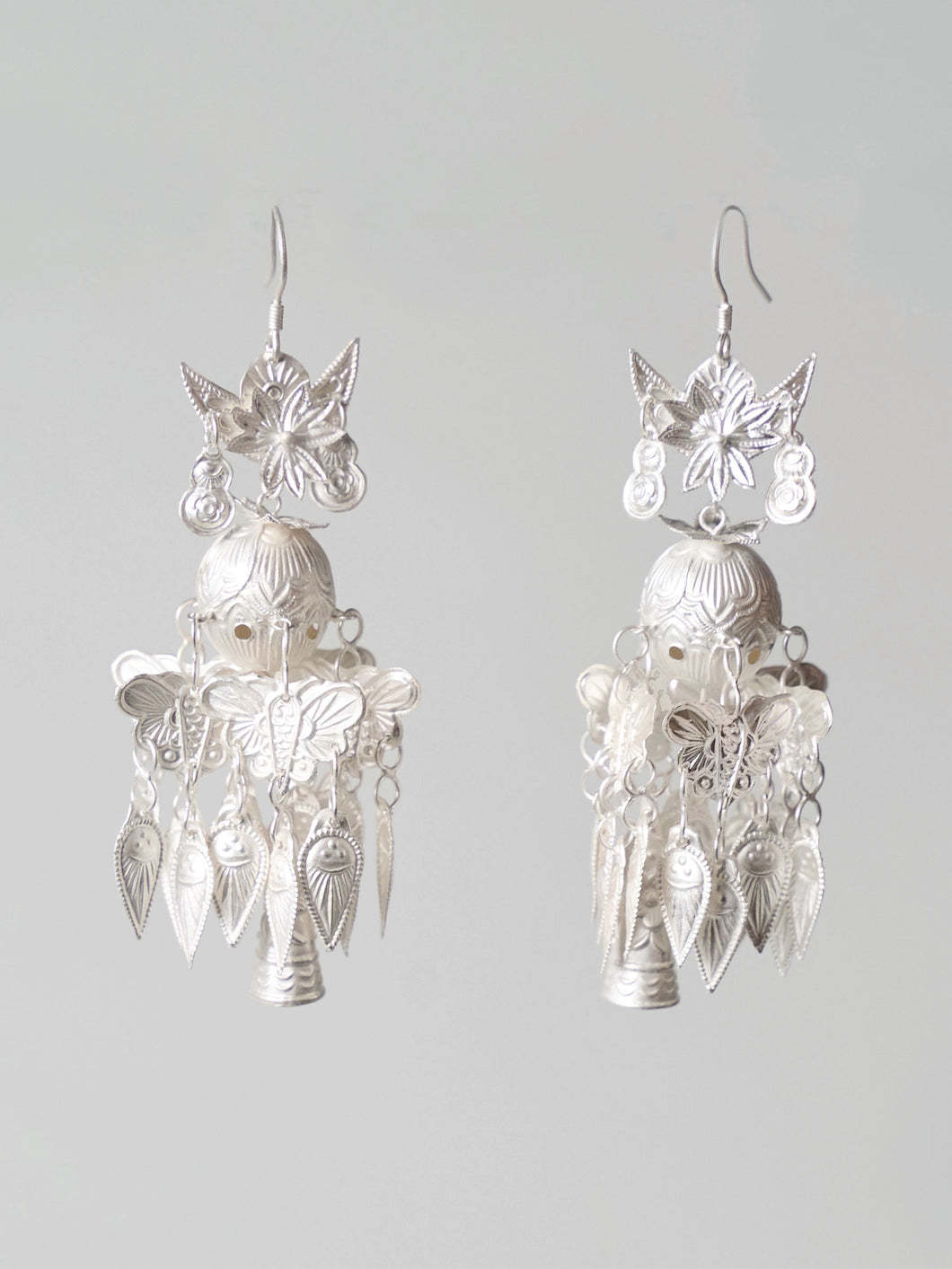 湛ZHAN(exceptional collection)- sparkling silver earrings with ball decoration