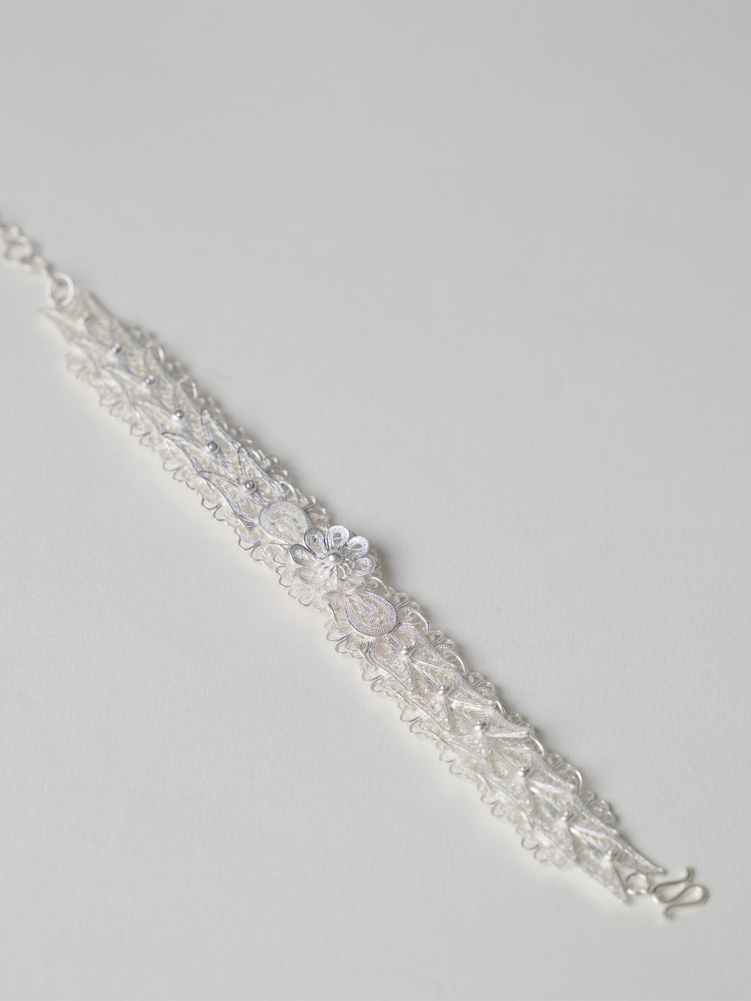 湛ZHAN (exceptional collection) - Splendid knitting bracelet with butterfly shaped chain