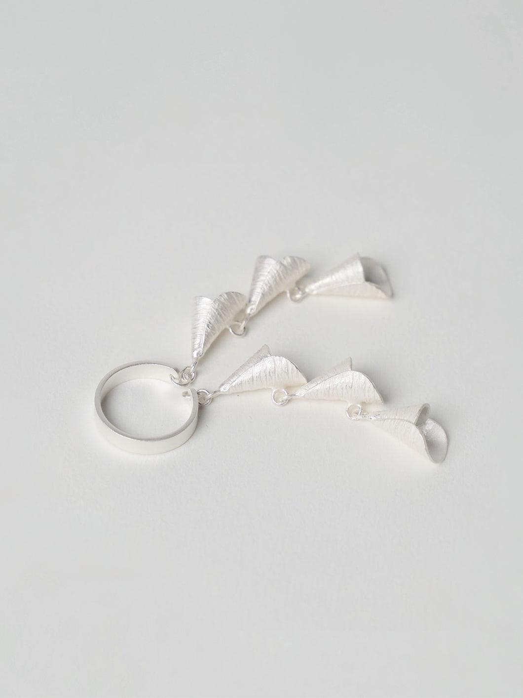 谷风Brise De Vallée Silver Ring With Strings of Bells